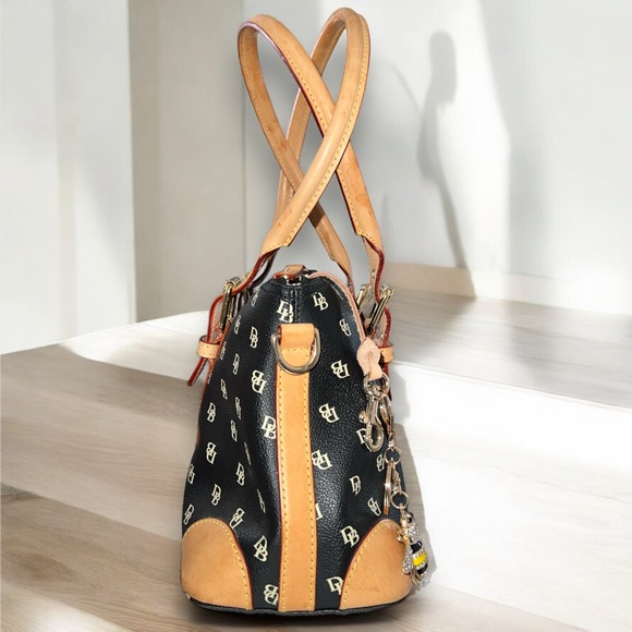 RESERVED for snapolitano60 Dooney and Bourke hand/shoulder bag - Picture 5 of 10